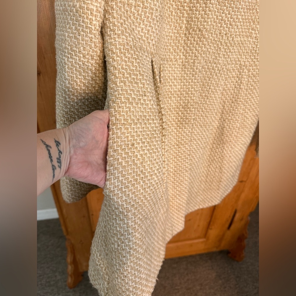 Coffeeshop Brand Tan & Cream Knit Fitted Coat Size Large w/Hood. - Picture 4 of 14
